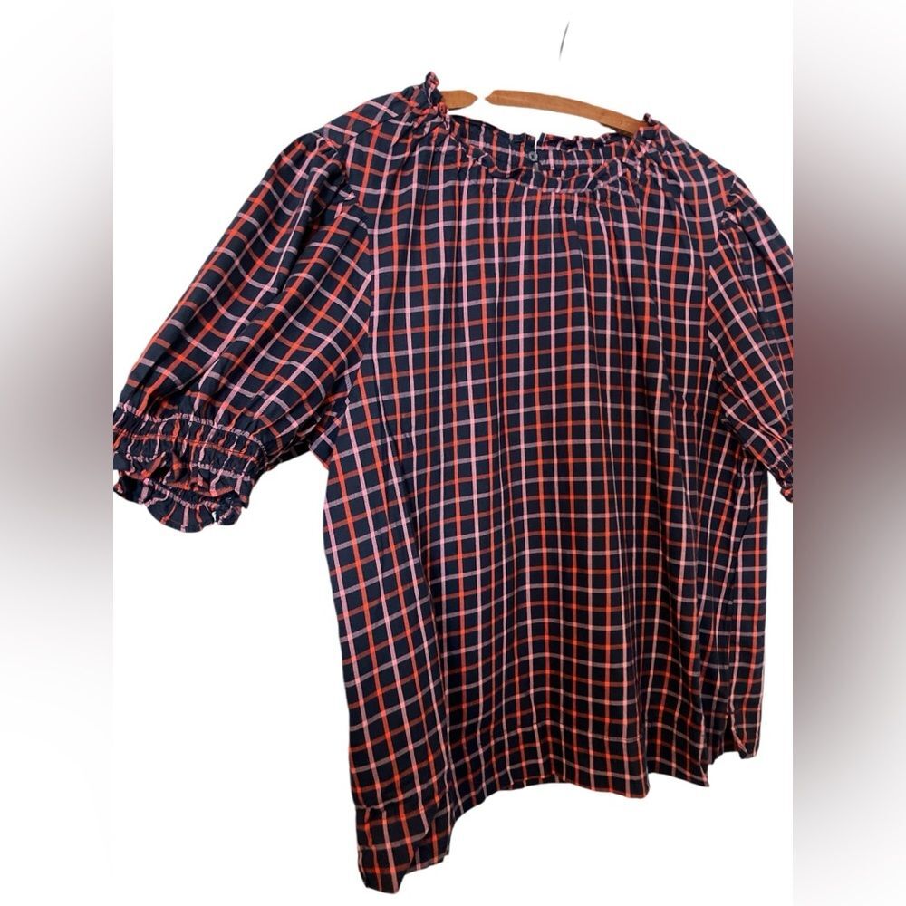 Women’s Navy and Red Check Puff-Sleeve Blouse